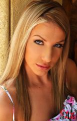 �������� ������� Danielle Maye ��� ������� ������ (20 ����)
