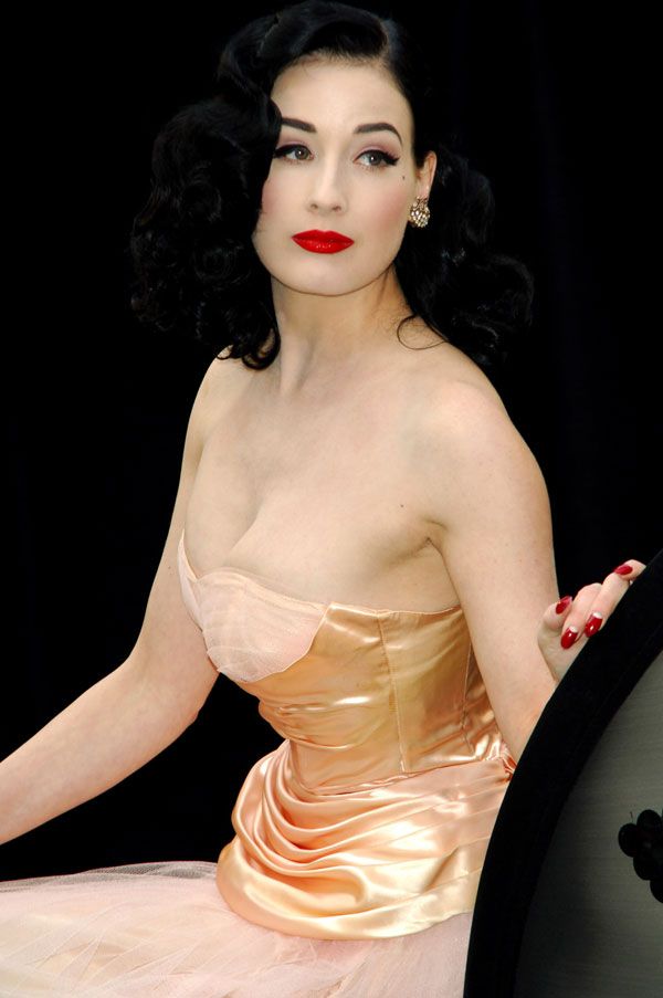 Голая Дита фон Тиз (Dita Von Teese) видео