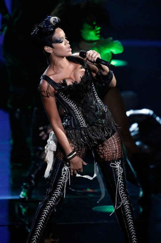 Rihanna  MTV VMA 2008 (9 )