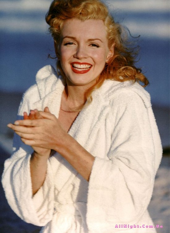 Marilyn Monroe 1946  (12 )