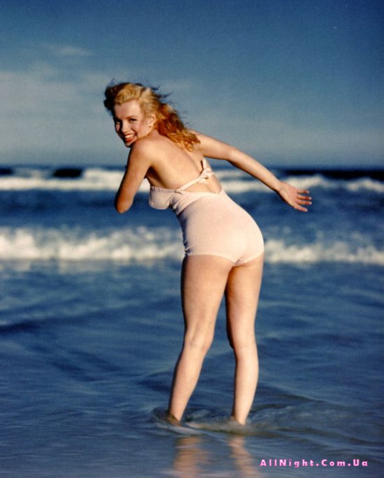 Marilyn Monroe 1946  (12 )