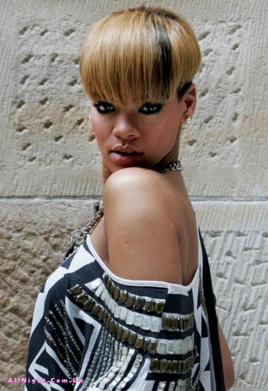 Rihanna    (12 )