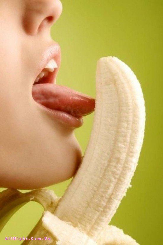 Хардкорное введение банана в порно