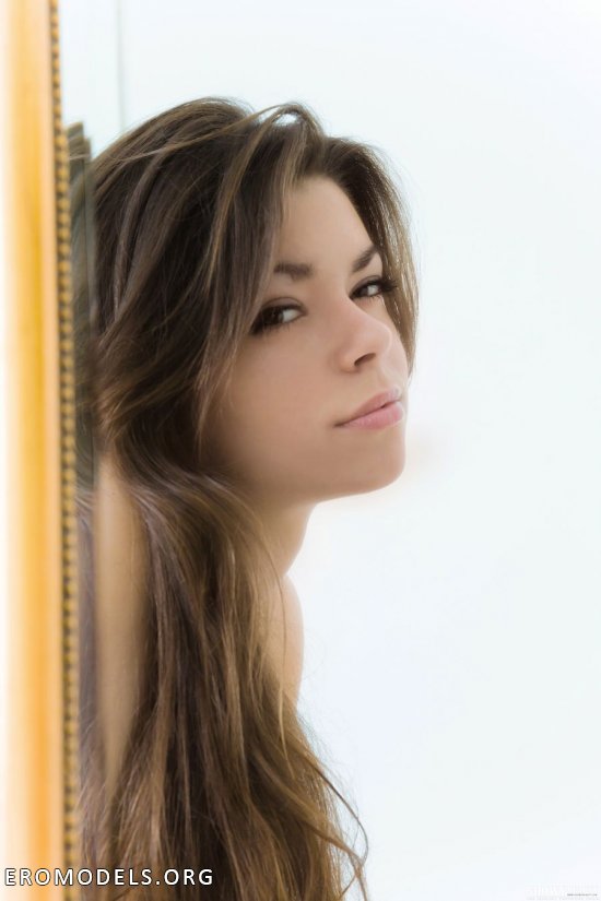      Simona (36 )